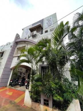 CHARTER STAYS - Duplex cheerful Villa with 2BHK in posh locality.